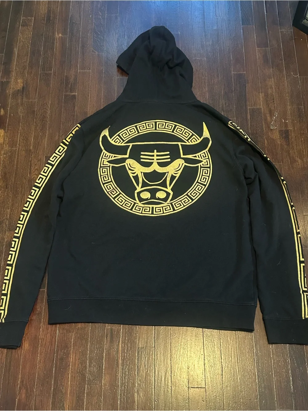 NBA Chicago Bulls Black & Gold Hoodie Graphic Pullover Sweatshirt Size Medium